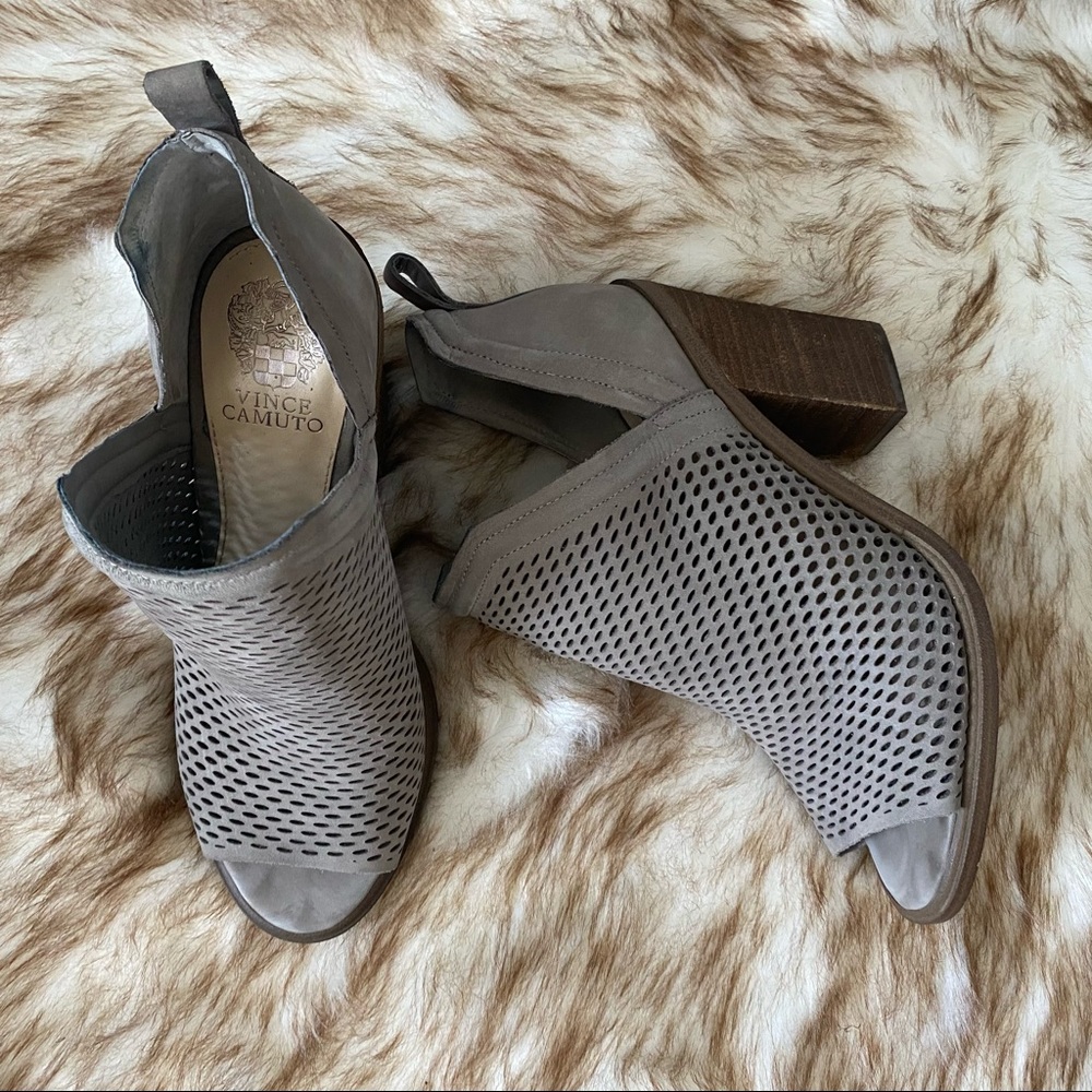 LEATHER VINCE CAMUTO KENSA PEEP TOE BOOTIE